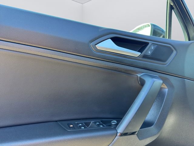 Used 2019 Volkswagen Tiguan SE w/ Panoramic Sunroof Package image 17