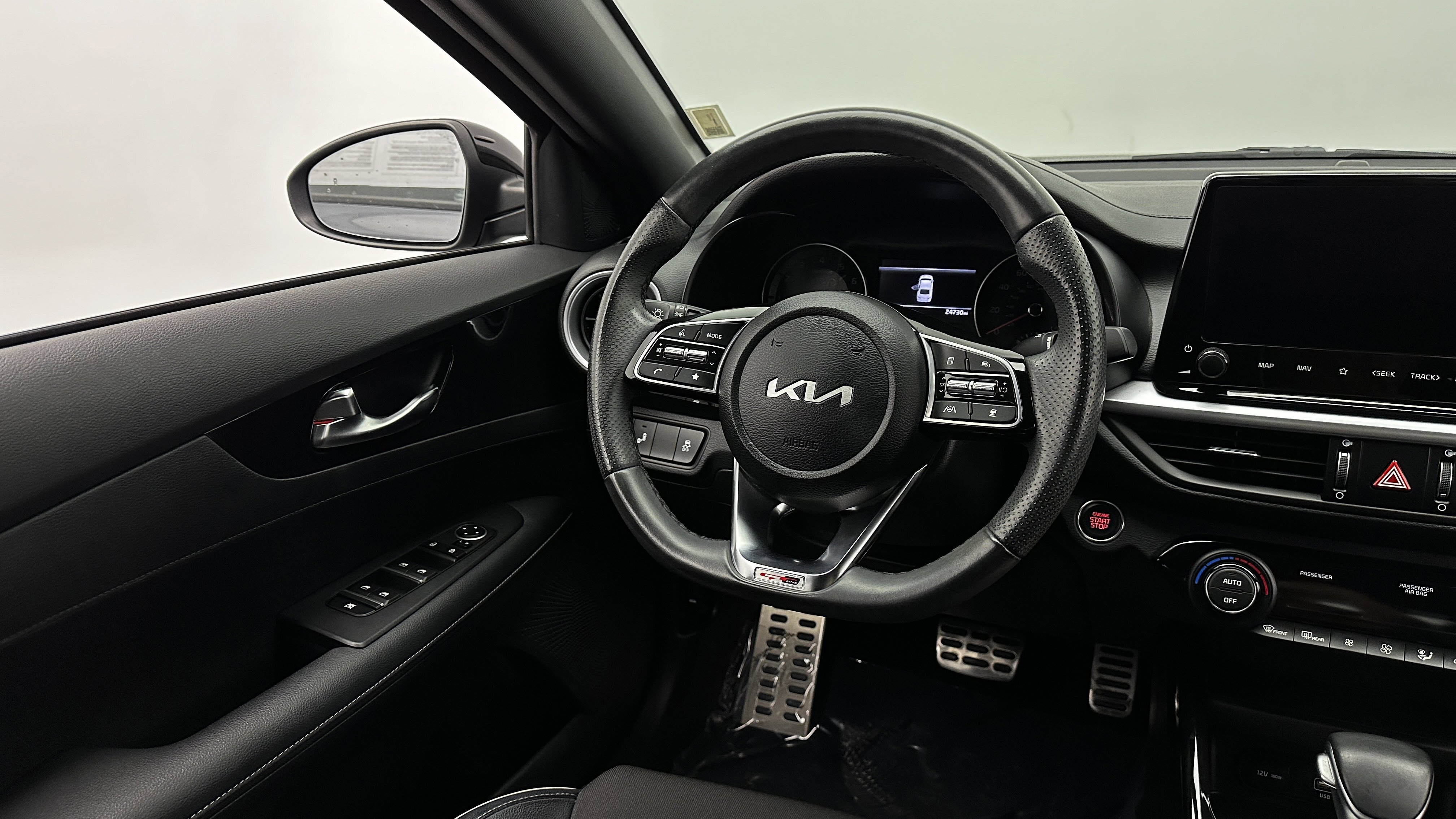 Used 2023 Kia Forte GT-Line w/ GT-Line Technology Package image 21