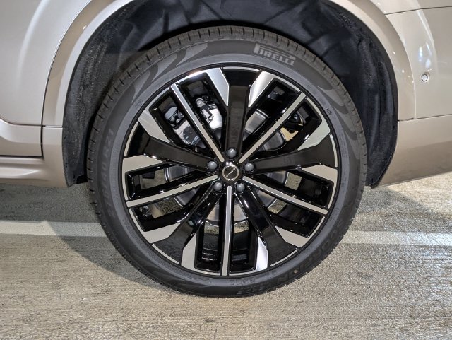 New 2026 Volvo XC90 T8 Plus w/ Protection Package AWD/4WD image 11
