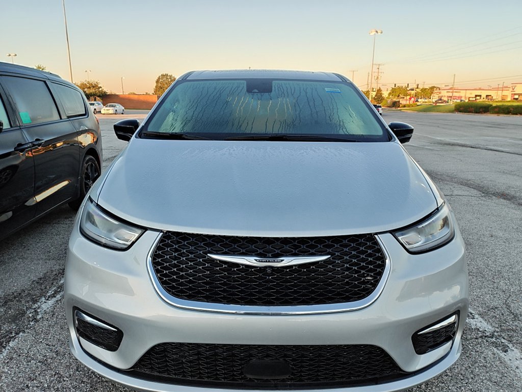 Used 2024 Chrysler Pacifica Limited FWD image 13