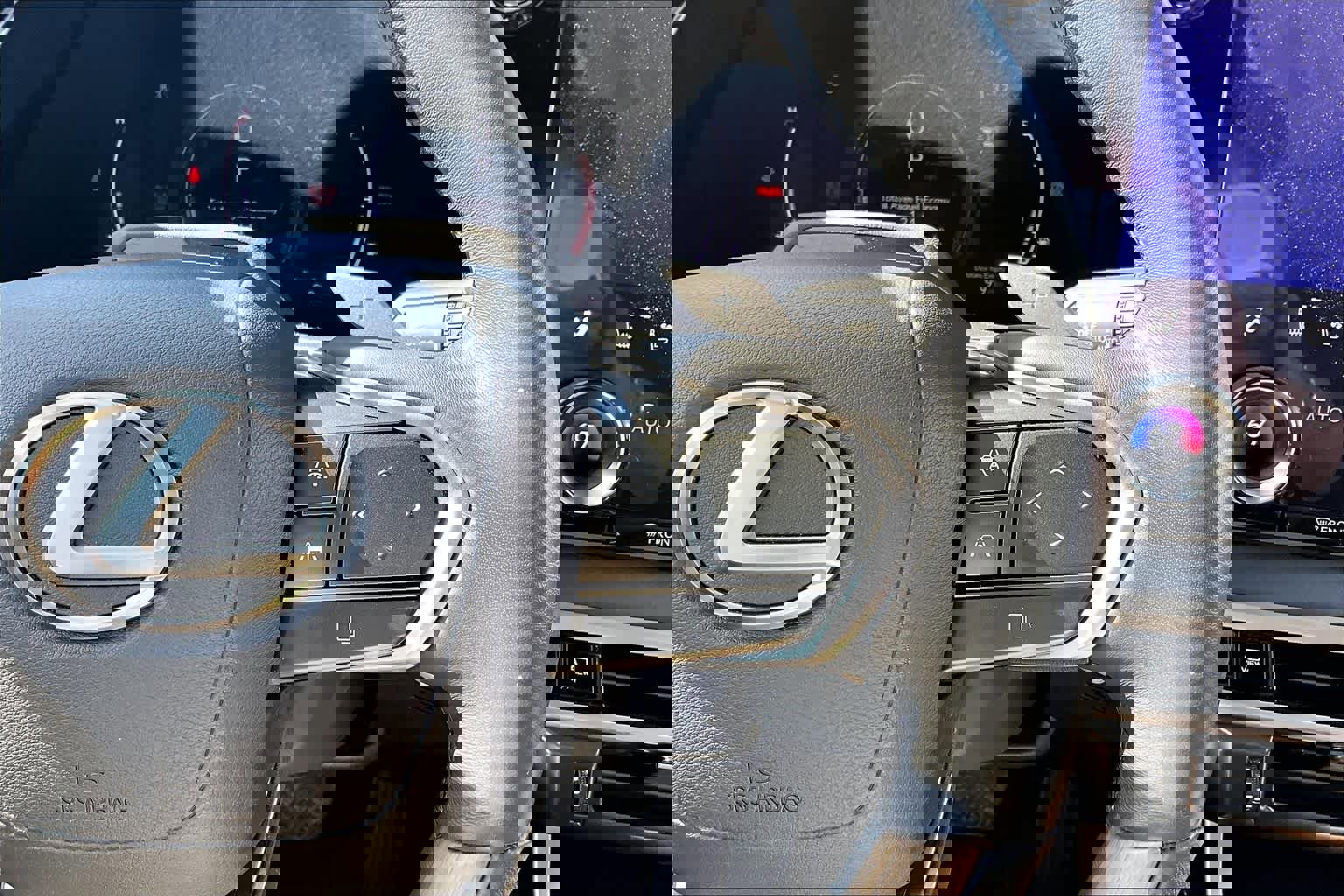 Used 2024 Lexus RX 350 Luxury w/ Convenience Package image 25