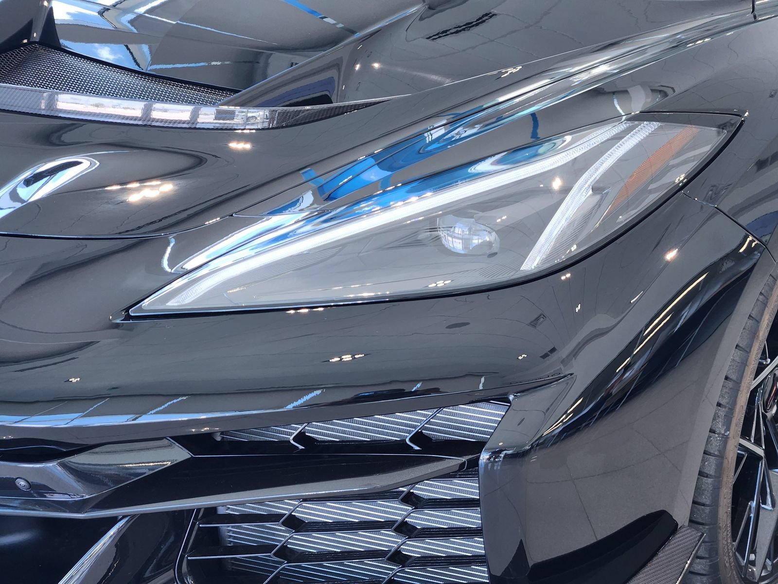New 2027 Chevrolet Corvette ZR1 w/ ZR1 Carbon Fiber Aero Package RWD image 9