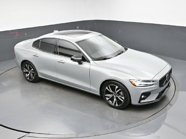 Used 2025 Volvo S60 B5 Plus FWD image 42