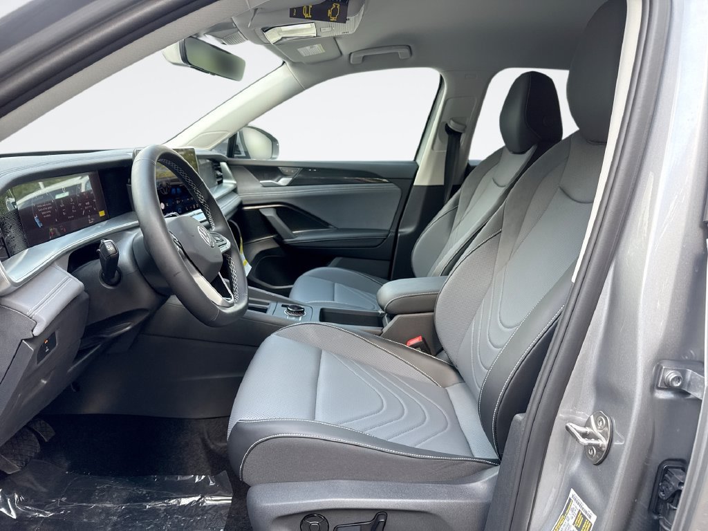 New 2026 Volkswagen Tiguan SE FWD image 13