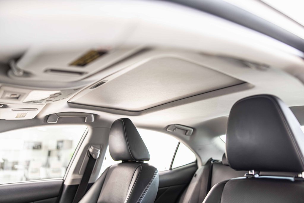 Used 2017 Lexus IS 300 AWD image 18