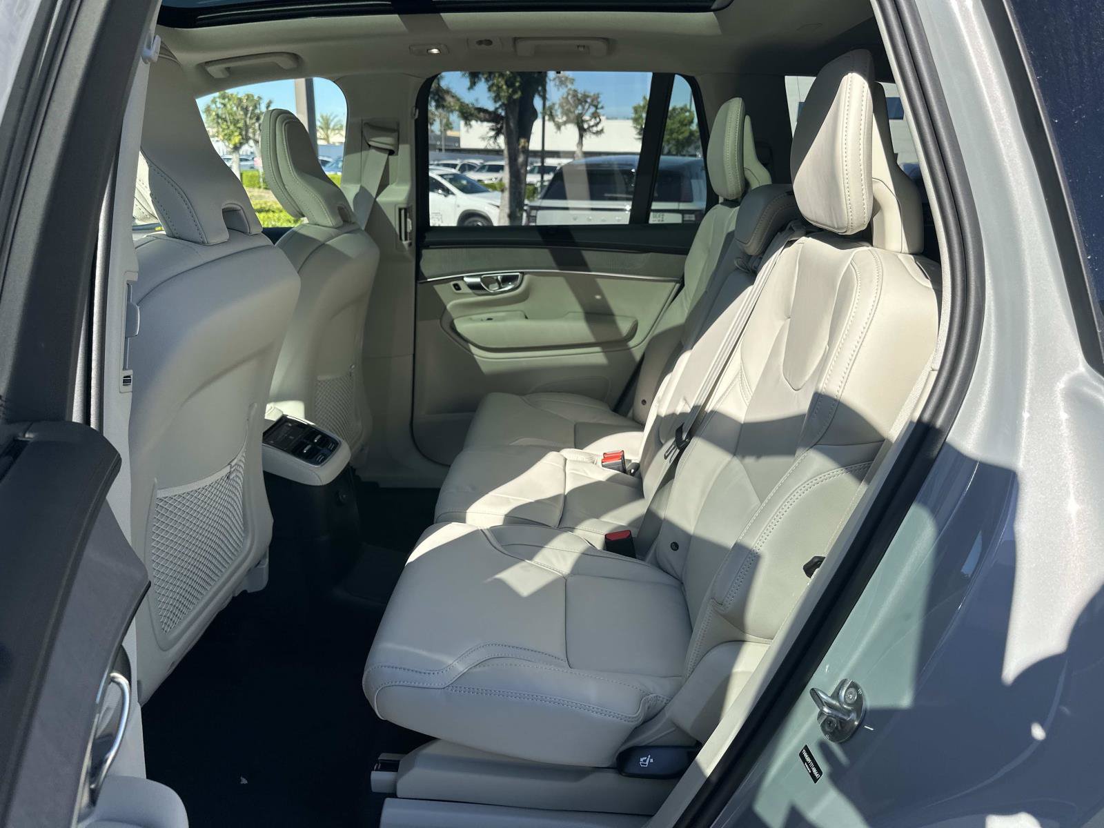 New 2026 Volvo XC90 T8 Ultra w/ Protection Package Premier AWD/4WD image 17
