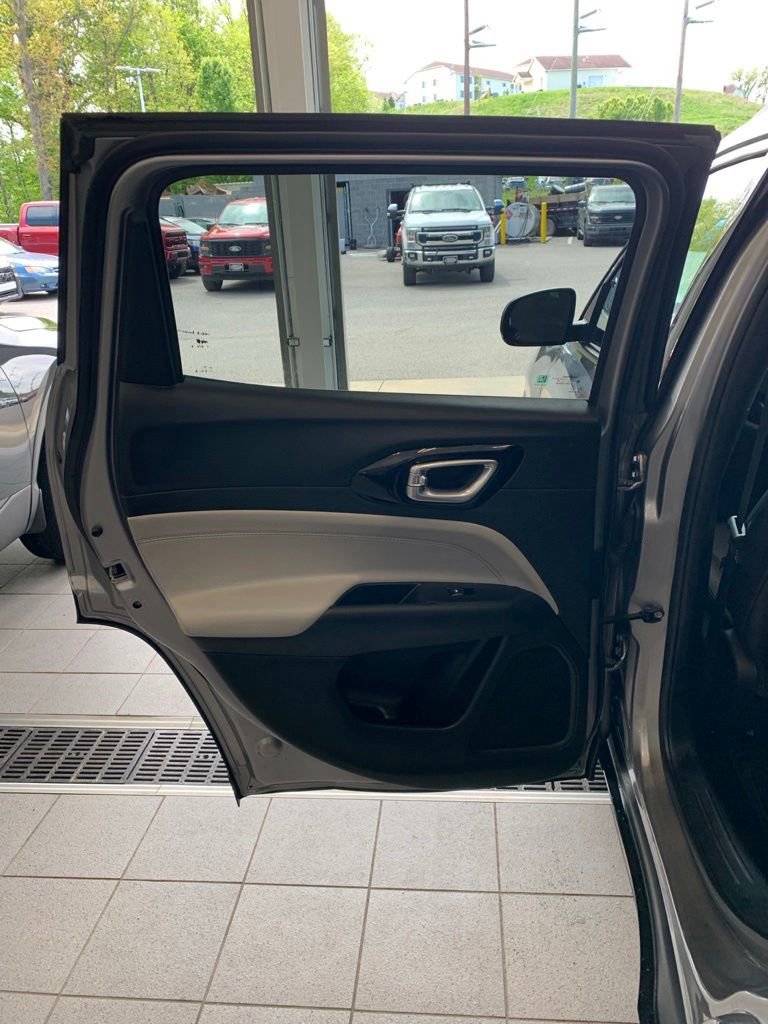 Used 2023 Jeep Compass Limited AWD/4WD image 11