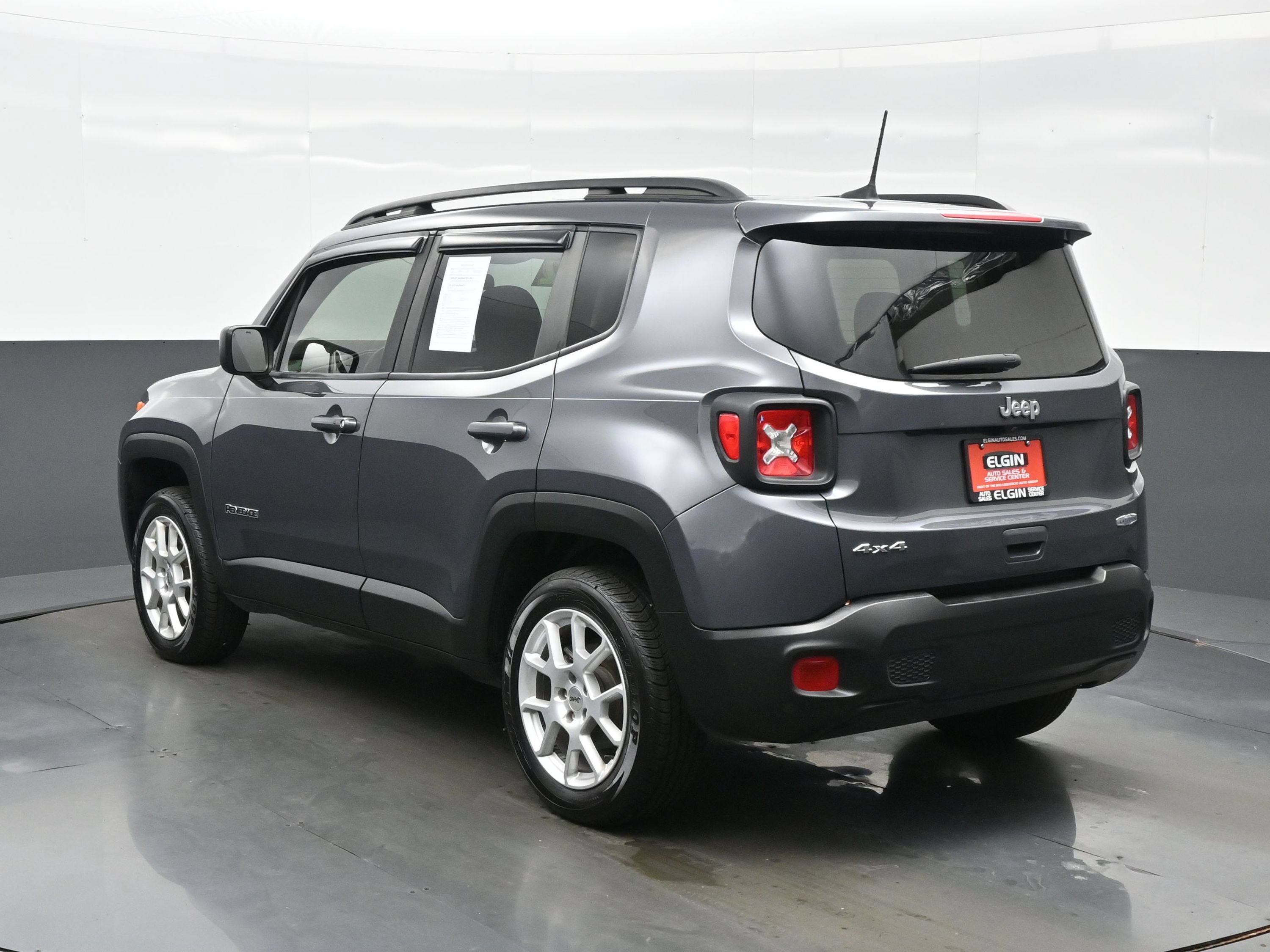 Used 2022 Jeep Renegade Latitude AWD/4WD image 4