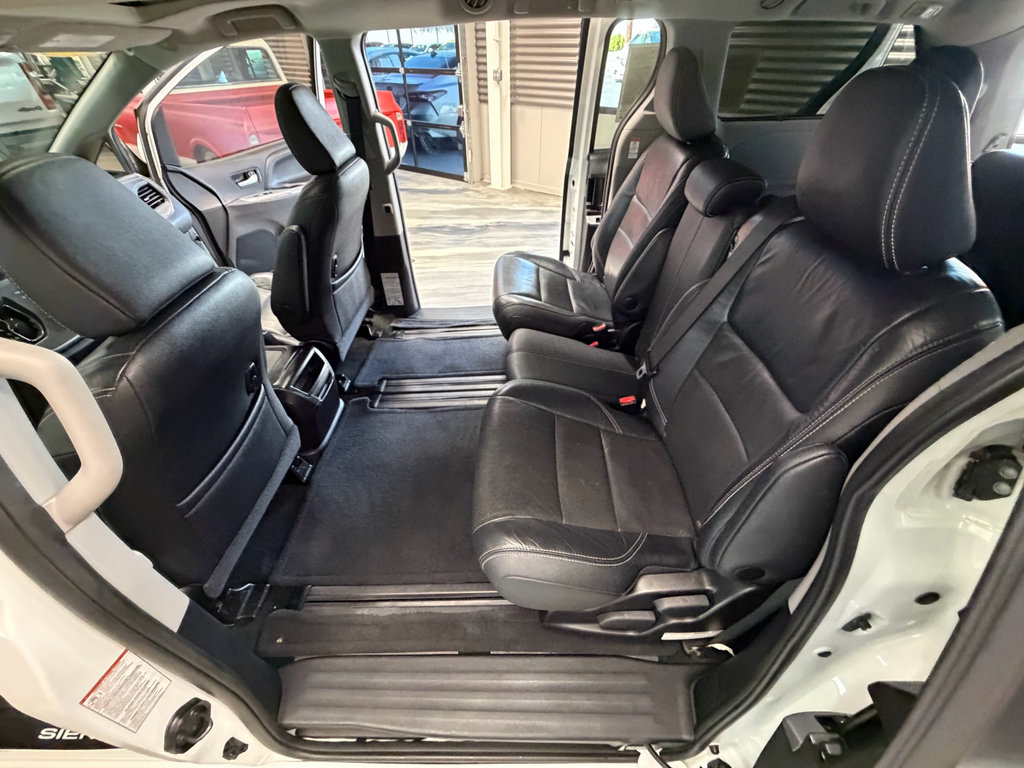 Used 2017 Toyota Sienna SE FWD image 50