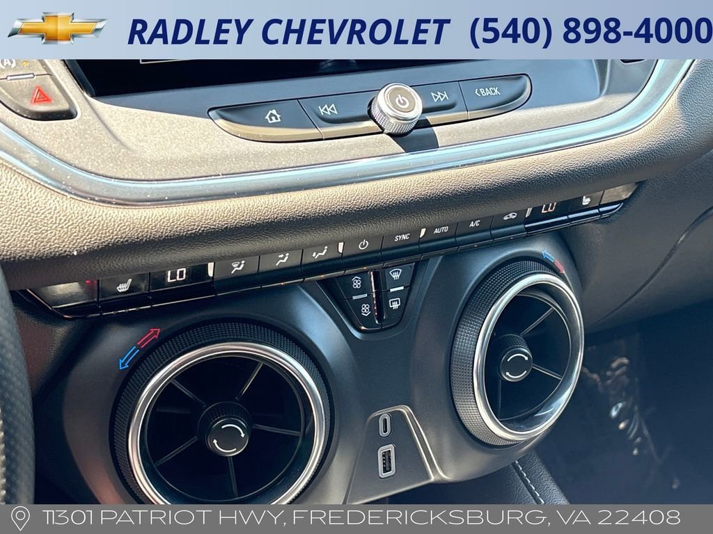 Used 2025 Chevrolet Blazer LT AWD/4WD image 10