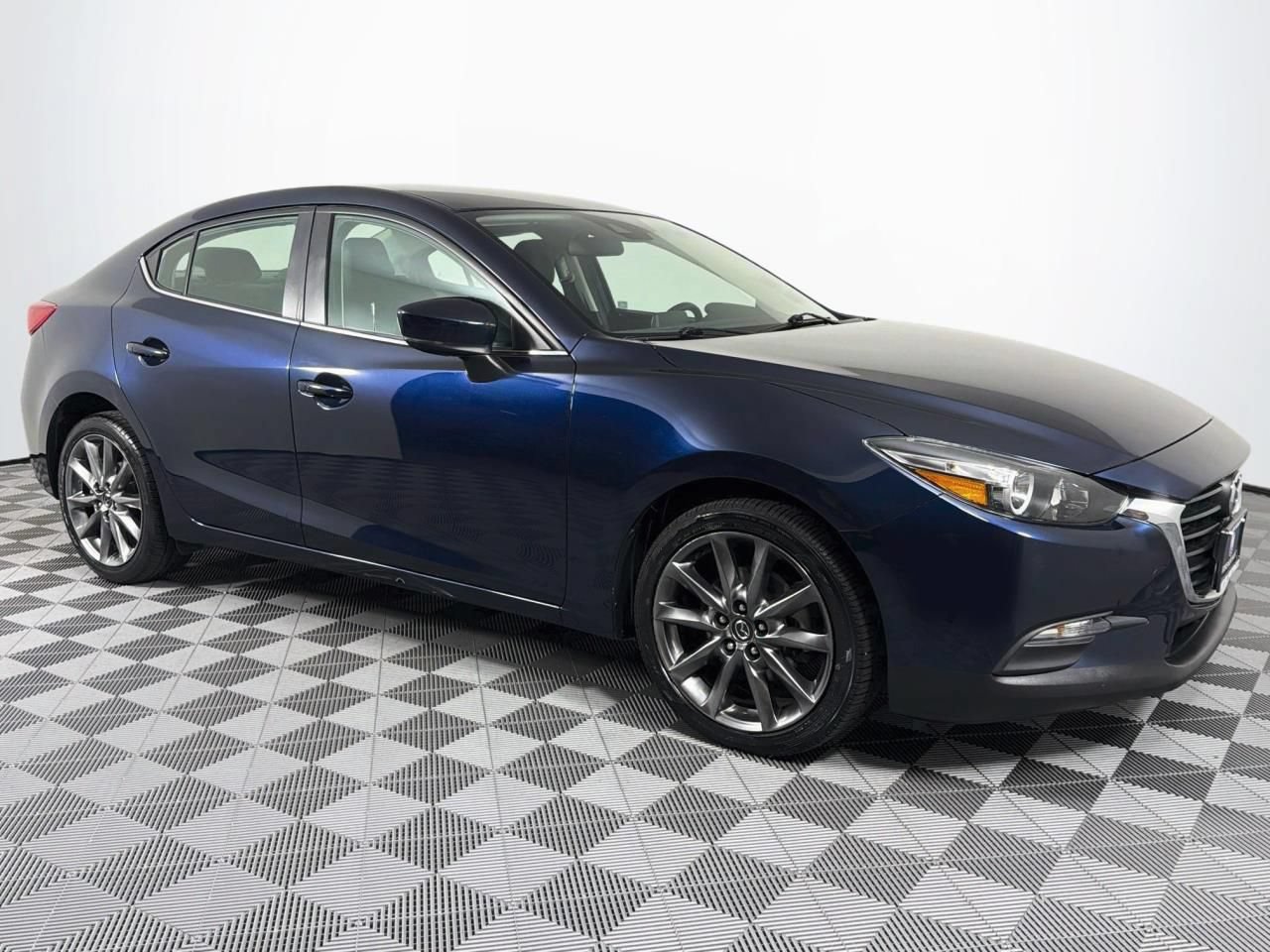 Used 2018 MAZDA MAZDA3 Touring FWD image 29