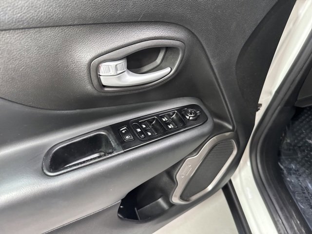 Used 2023 Jeep Renegade Latitude image 8