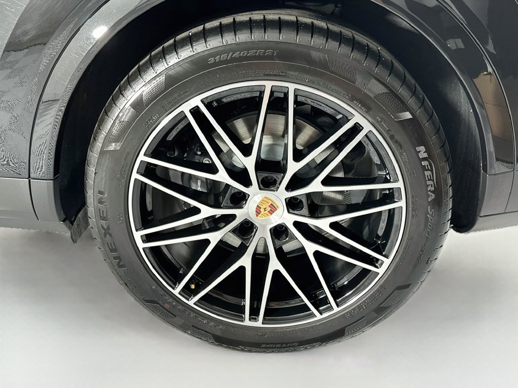 Certified 2026 Porsche Cayenne Coupe AWD/4WD image 32