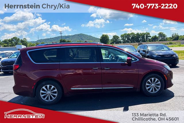 Used 2019 Chrysler Pacifica Touring-L FWD image 23