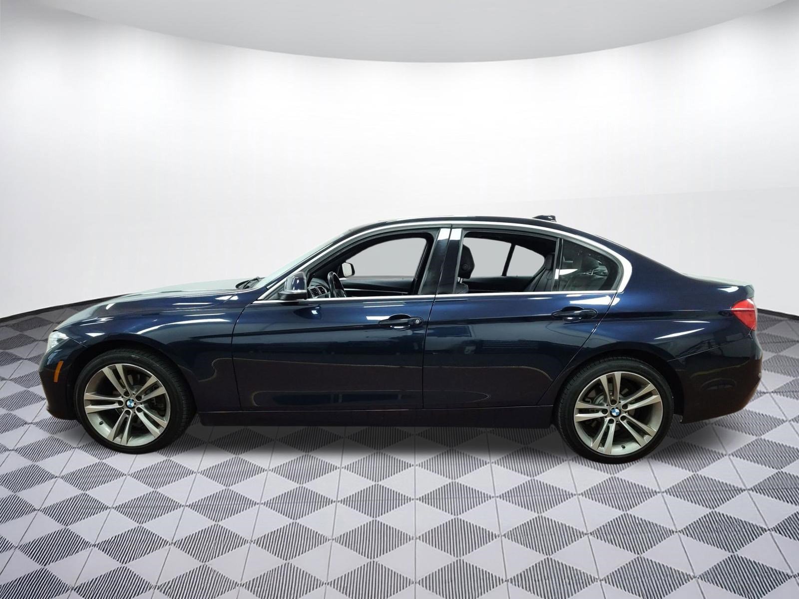 Used 2017 BMW 330i xDrive Sedan image 2