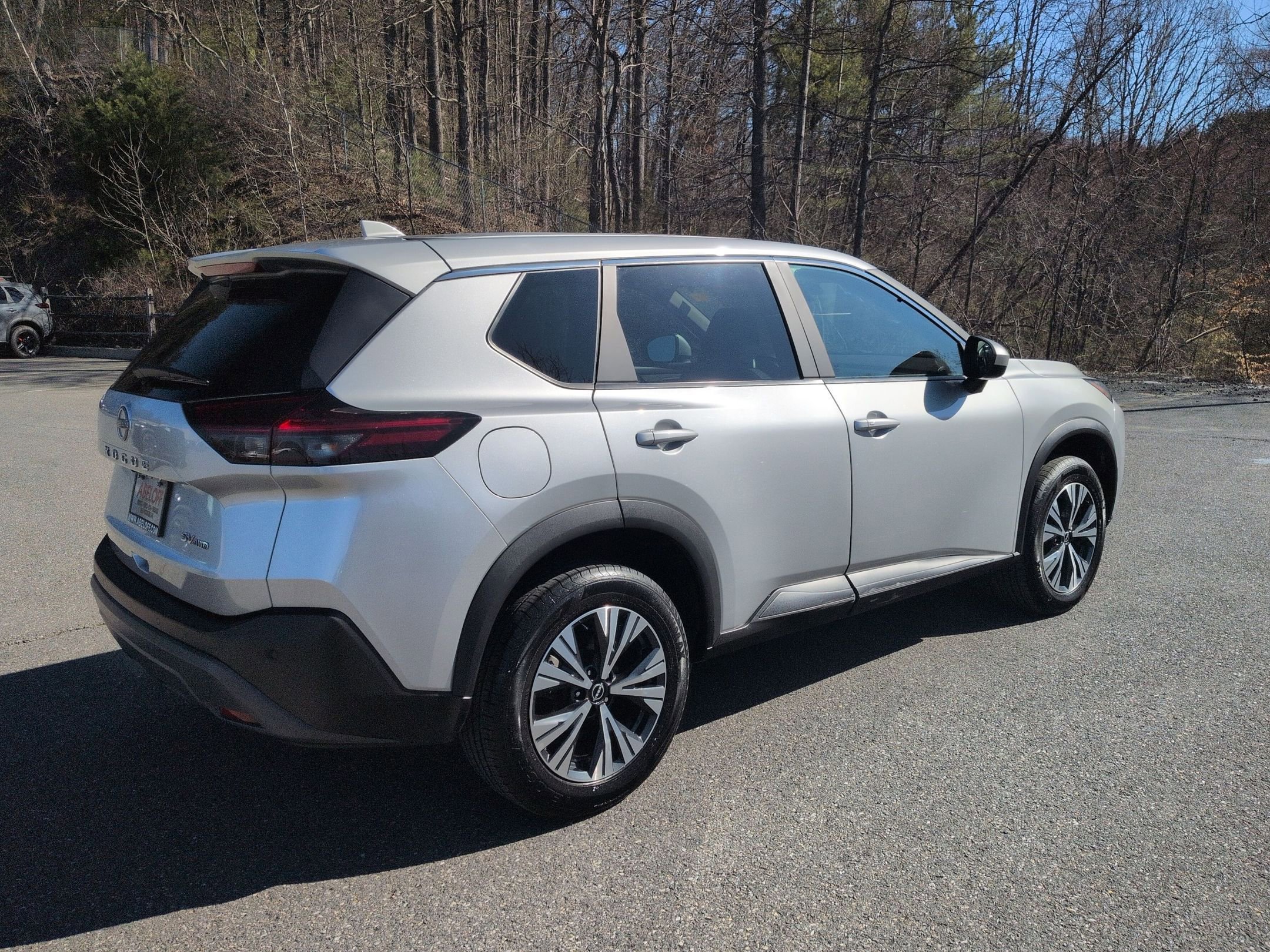 Used 2023 Nissan Rogue SV image 5