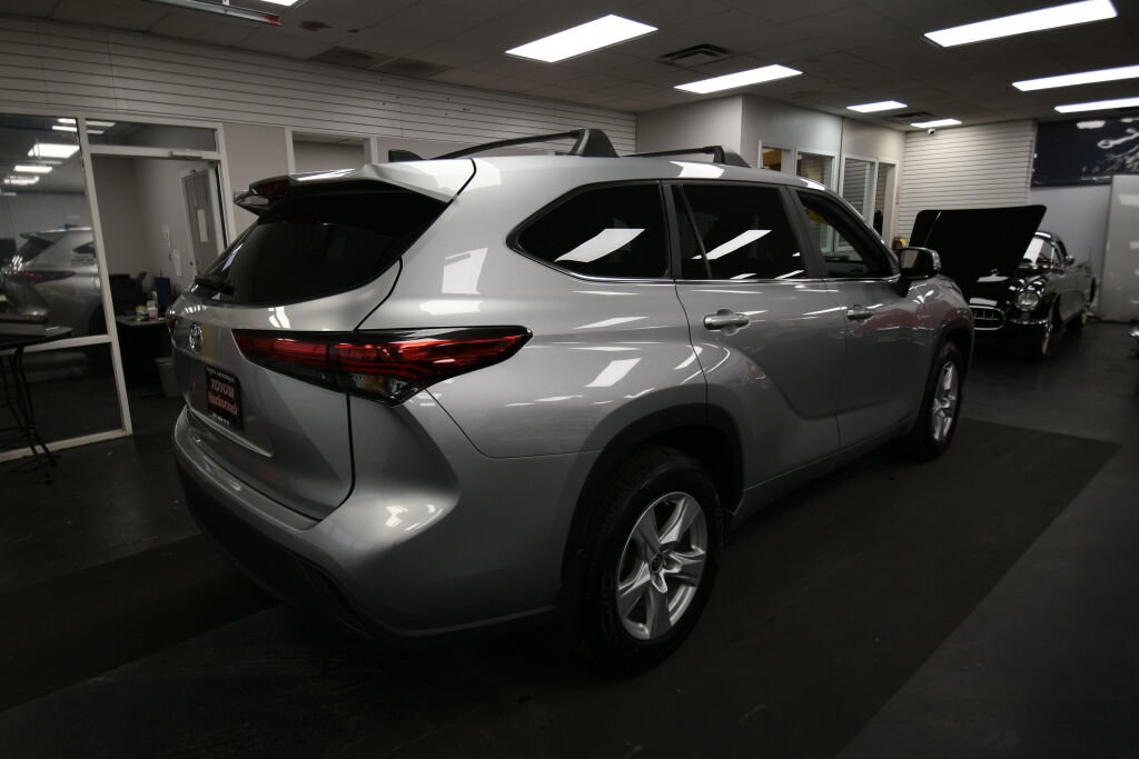 Used 2023 Toyota Highlander L FWD image 7