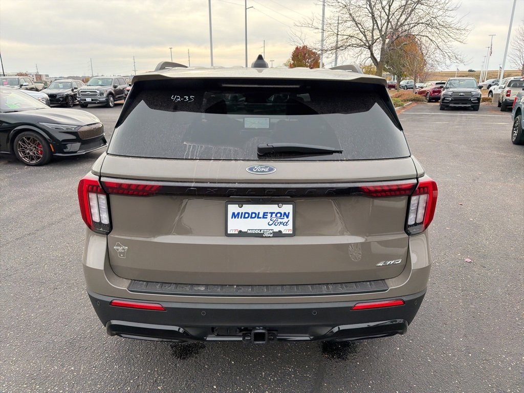 New 2026 Ford Explorer ST-Line w/ ST-Line Street Pack image 7