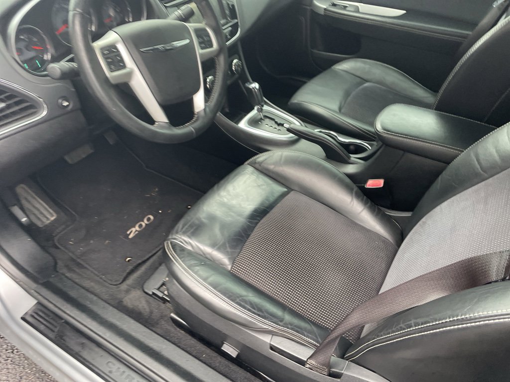 Used 2013 Chrysler 200 S image 17