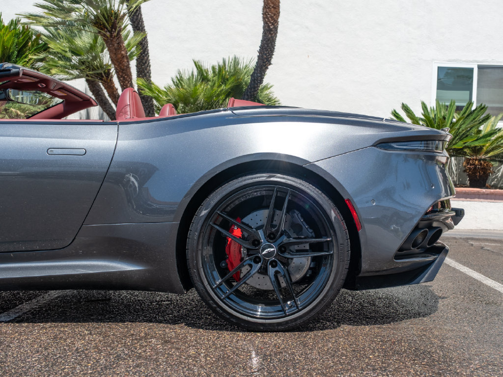 Used 2020 Aston Martin DBS Superleggera Volante RWD image 5