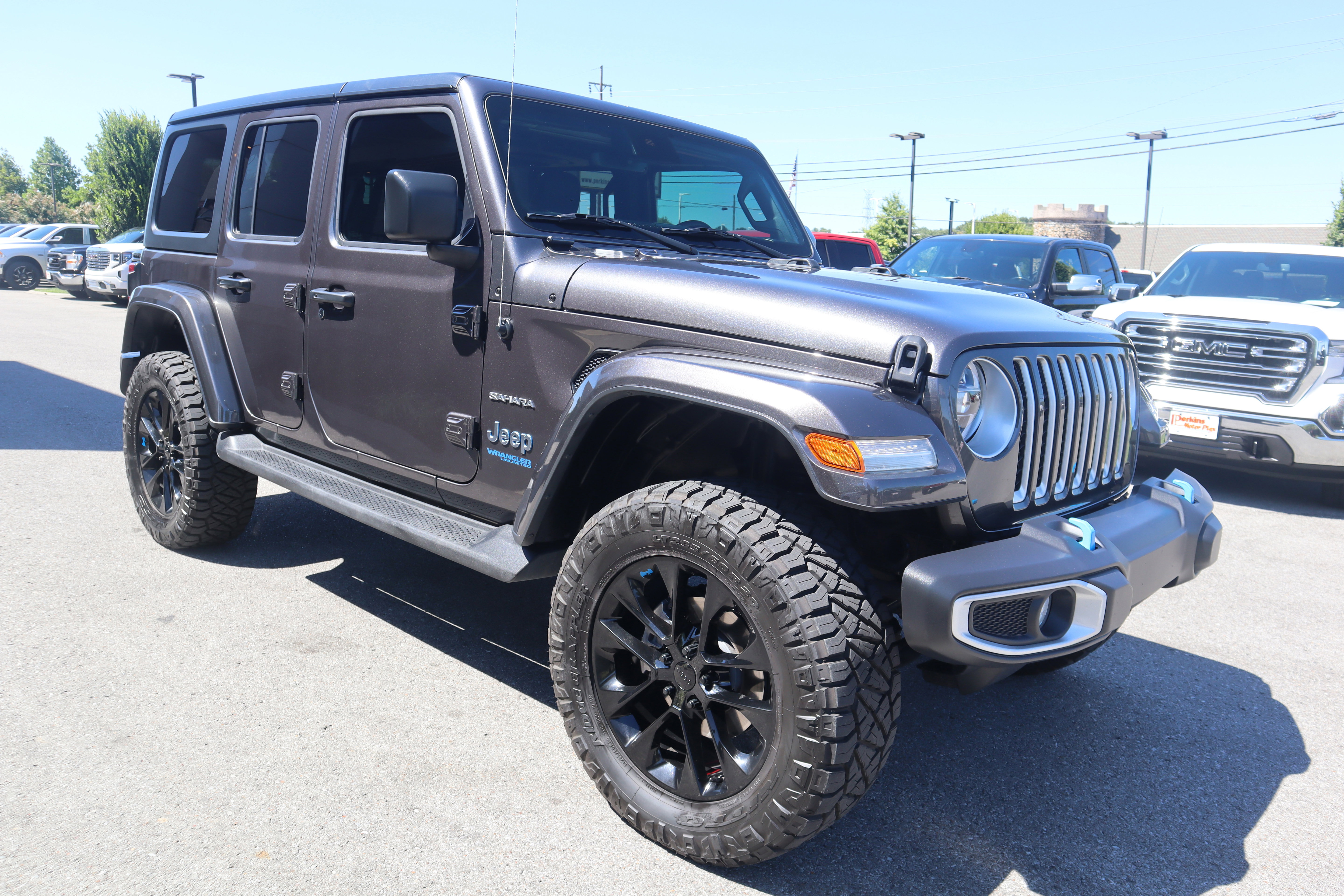 Used 2022 Jeep Wrangler Unlimited Sahara w/ Cold Weather Group image 4