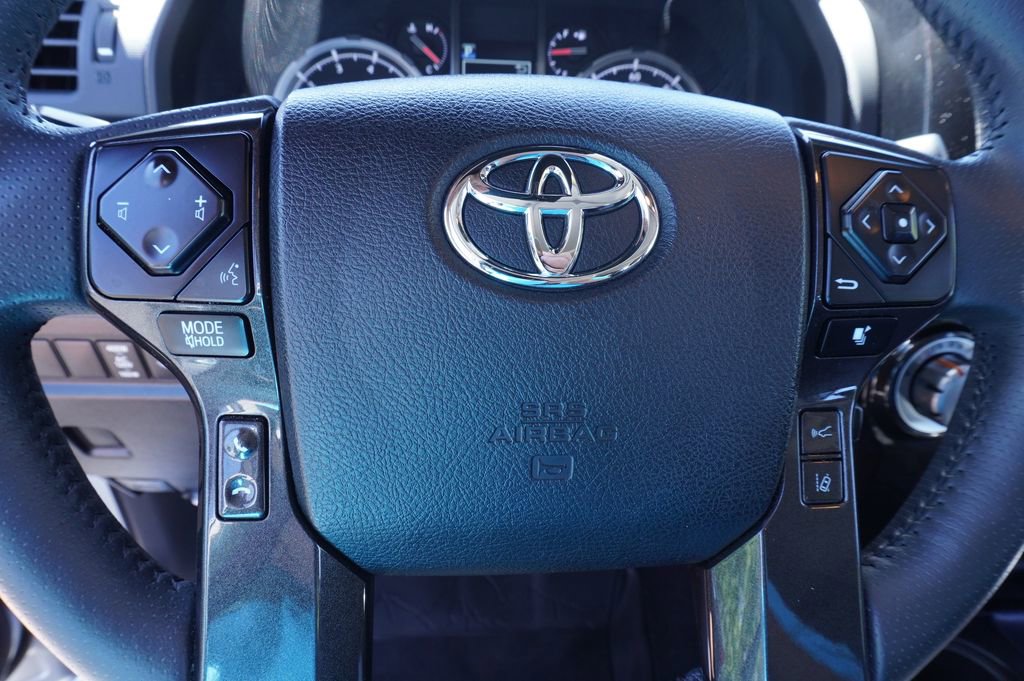 Used 2022 Toyota 4Runner TRD Off-Road Premium w/ Moonroof Package AWD/4WD image 19