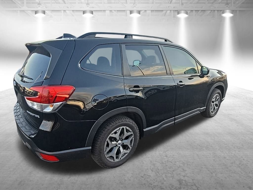 Used 2021 Subaru Forester Premium image 9