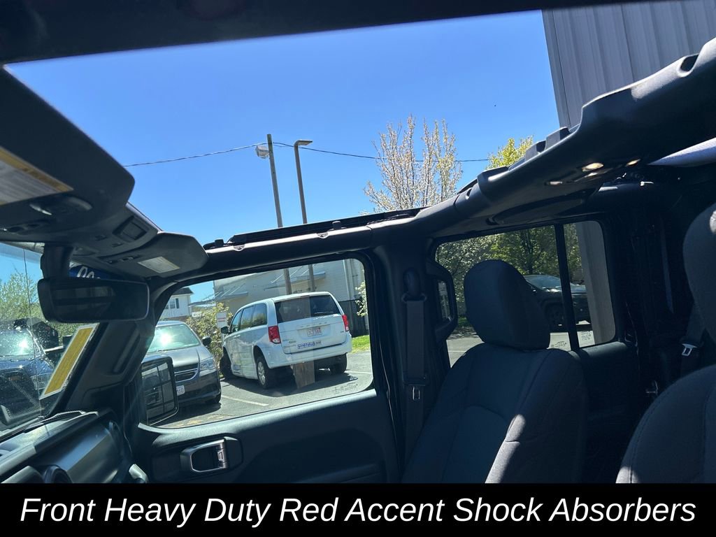 Used 2022 Jeep Gladiator Willys AWD/4WD image 25