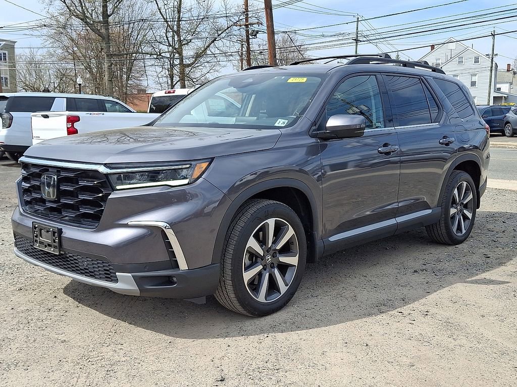 Used 2023 Honda Pilot Touring image 3