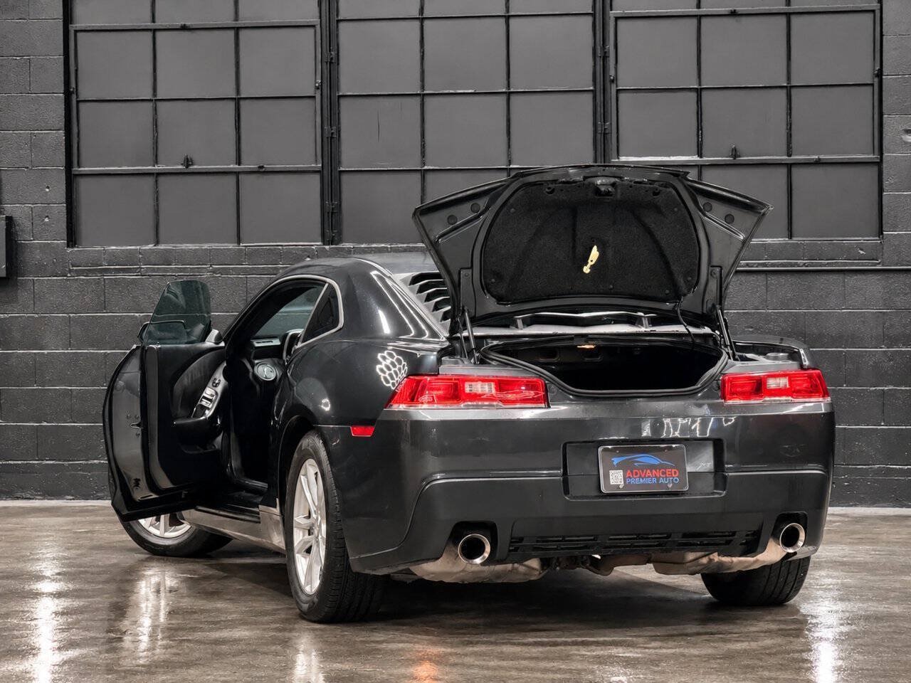 Used 2015 Chevrolet Camaro LT RWD image 5