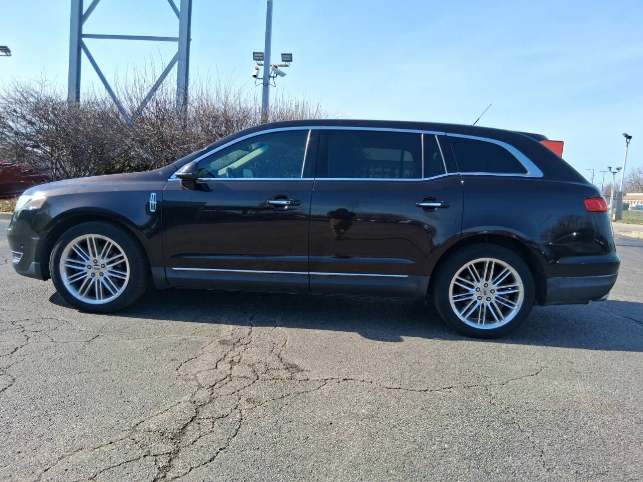 Used 2013 Lincoln MKT AWD image 4