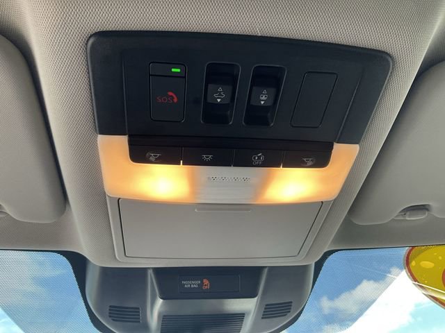 Used 2023 Nissan Rogue SV w/ SV Premium B Package image 17