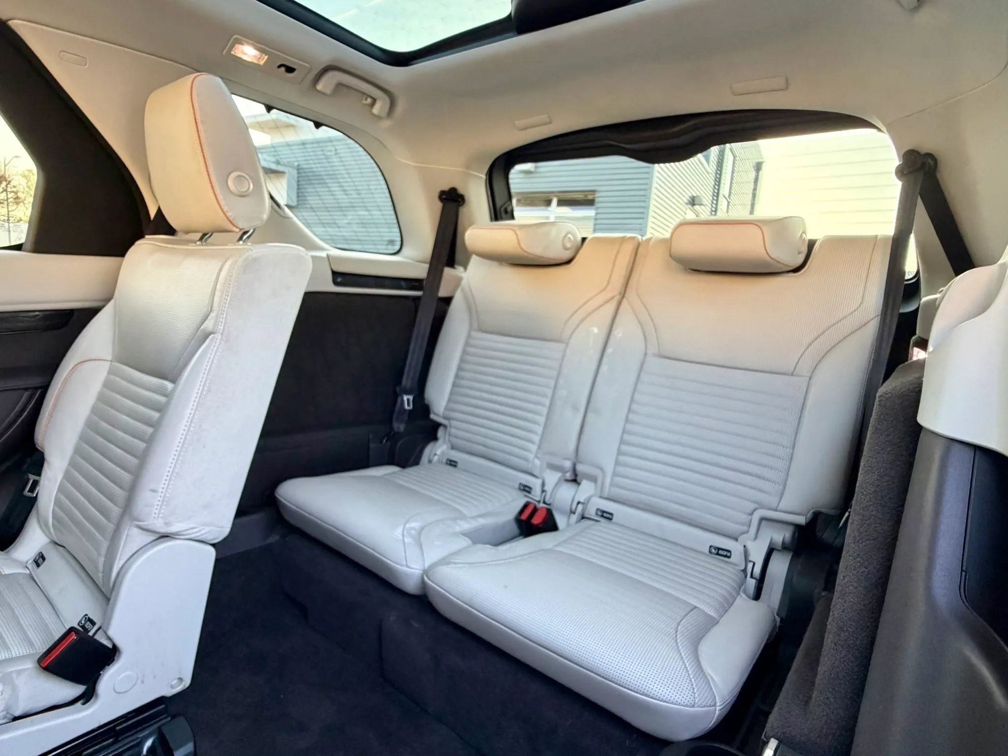 Used 2019 Land Rover Discovery HSE AWD/4WD image 41