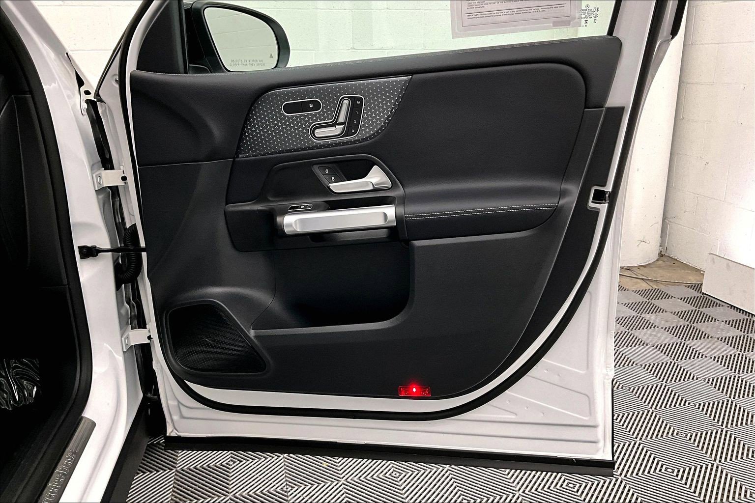 Used 2026 Mercedes-Benz GLB 250 image 24