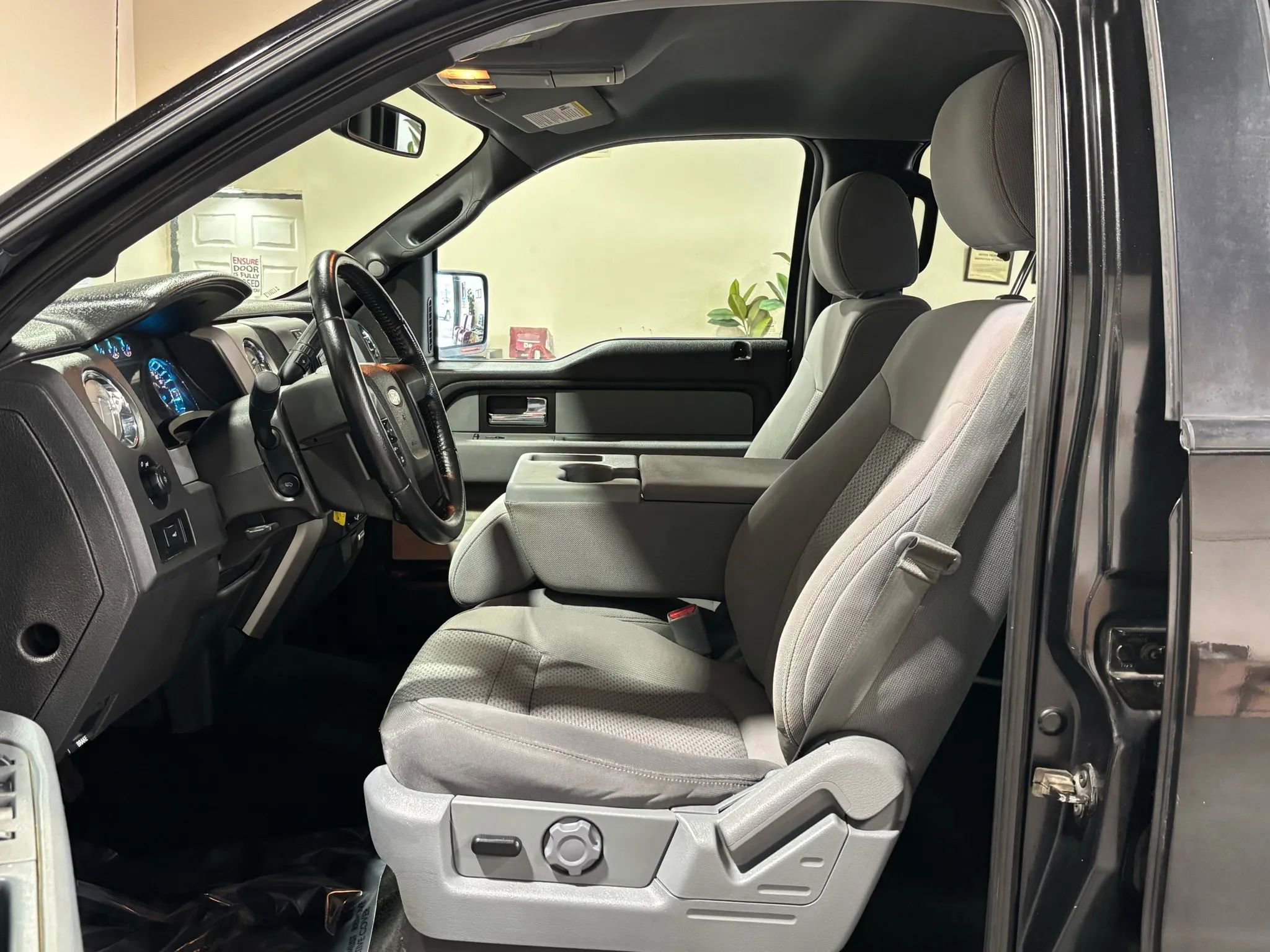 Used 2013 Ford F150 XLT w/ Luxury Equipment Group image 9