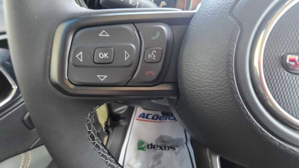 Used 2025 Jeep Gladiator Mojave w/ Convenience Group AWD/4WD image 13