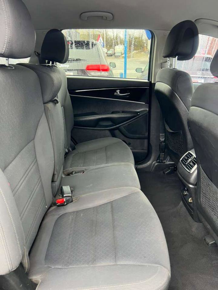 Used 2016 Kia Sorento LX w/ LX Convenience Package image 21