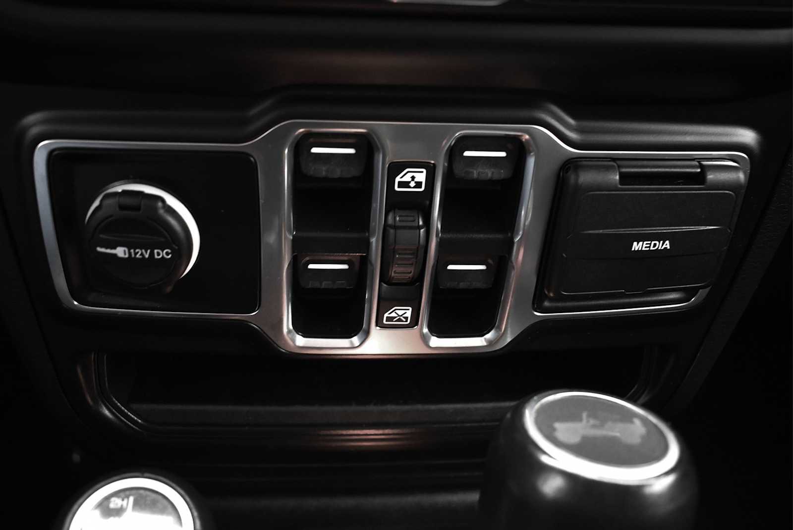 Used 2023 Jeep Wrangler Unlimited Sahara image 25