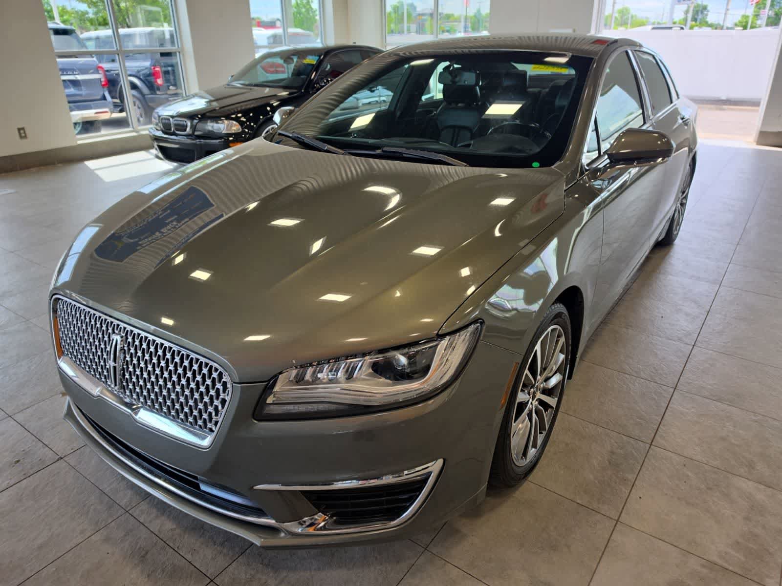 Used 2017 Lincoln MKZ Select AWD/4WD image 2