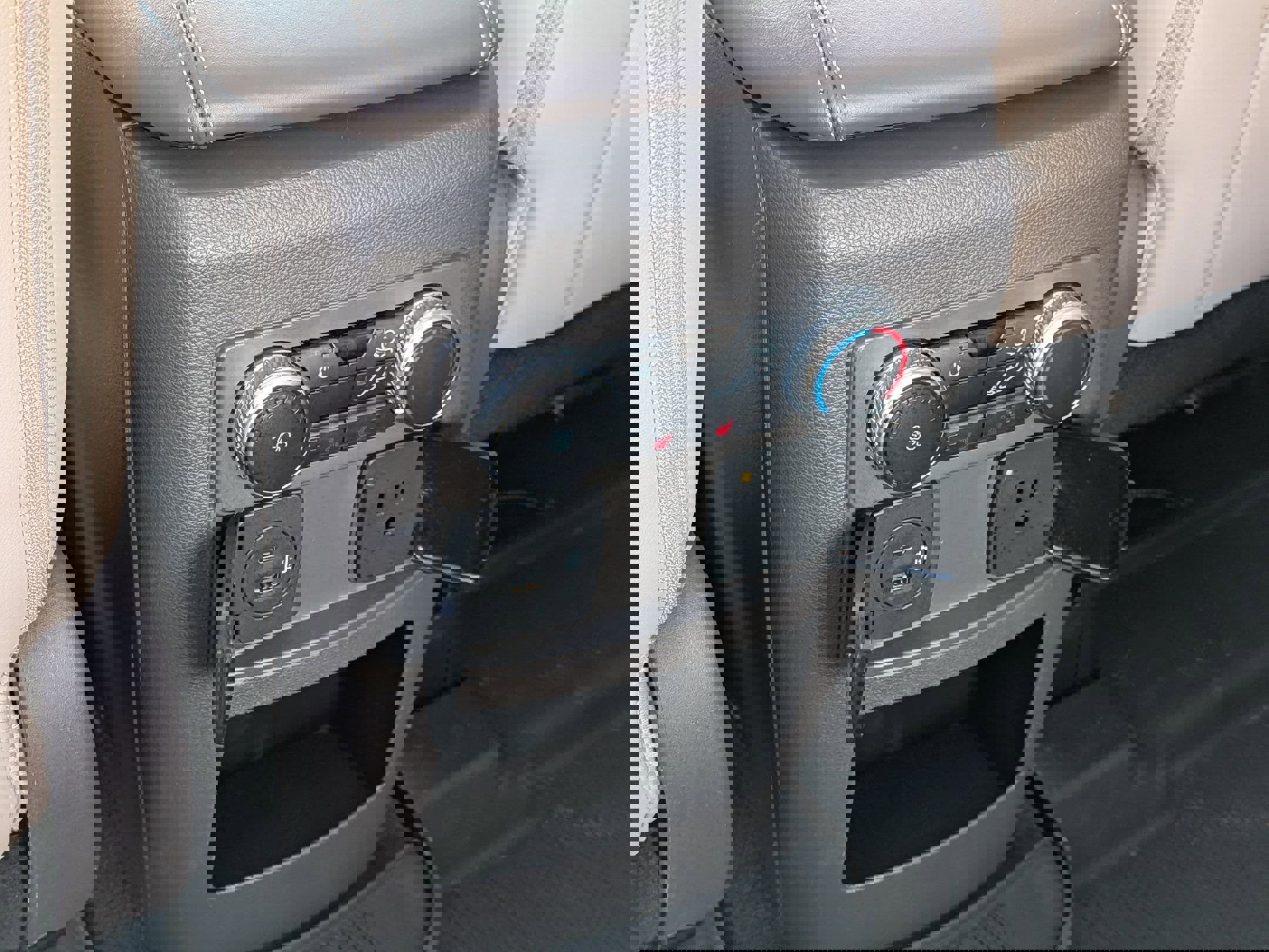 Used 2021 Ford Explorer Platinum w/ Equipment Group 601A image 27