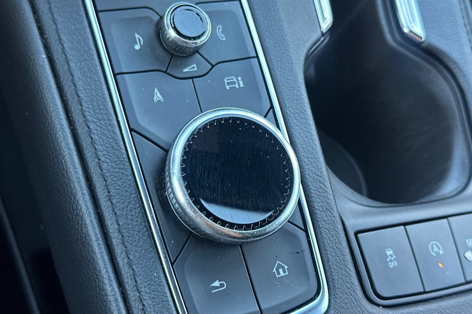 Certified 2025 Cadillac XT4 Premium Luxury FWD image 30