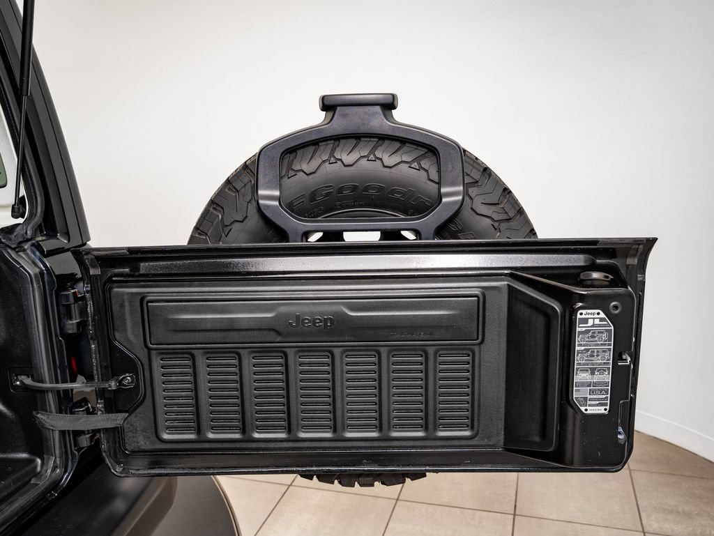Used 2023 Jeep Wrangler Unlimited Rubicon 4xe w/ Steel Bumper Group AWD/4WD image 21