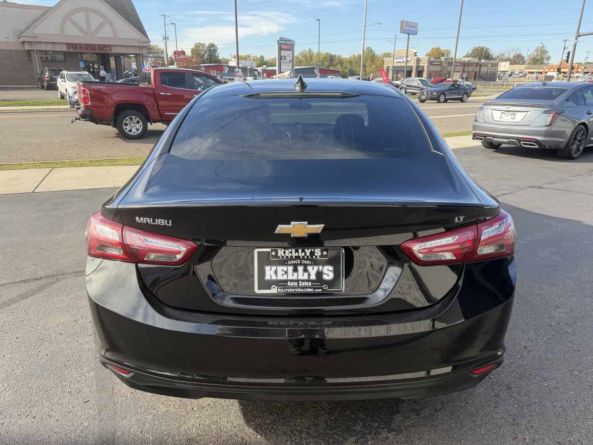 Used 2022 Chevrolet Malibu LT image 4