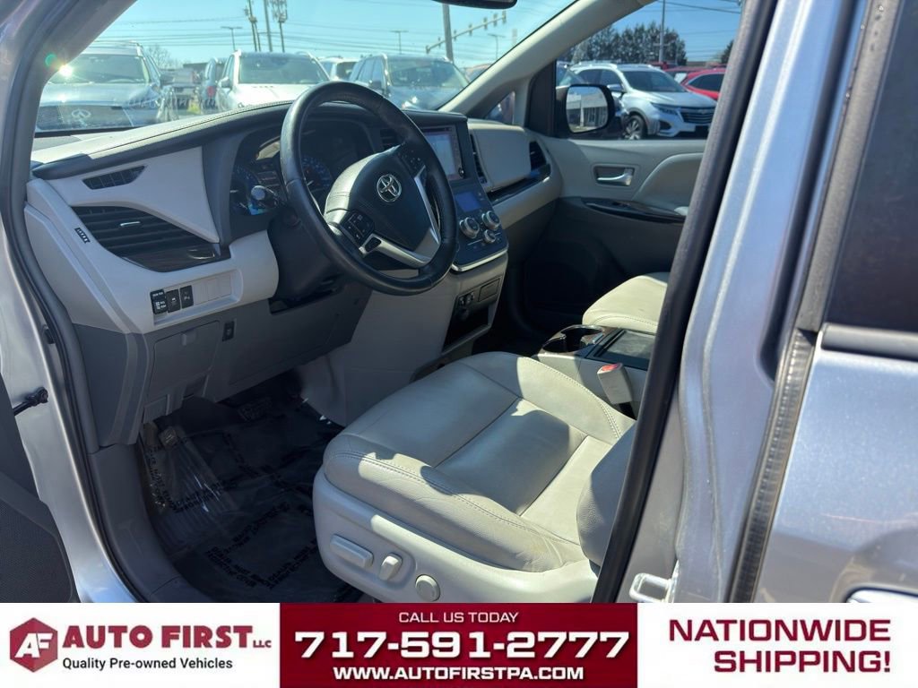 Used 2018 Toyota Sienna XLE w/ XLE Navigation Package FWD image 10