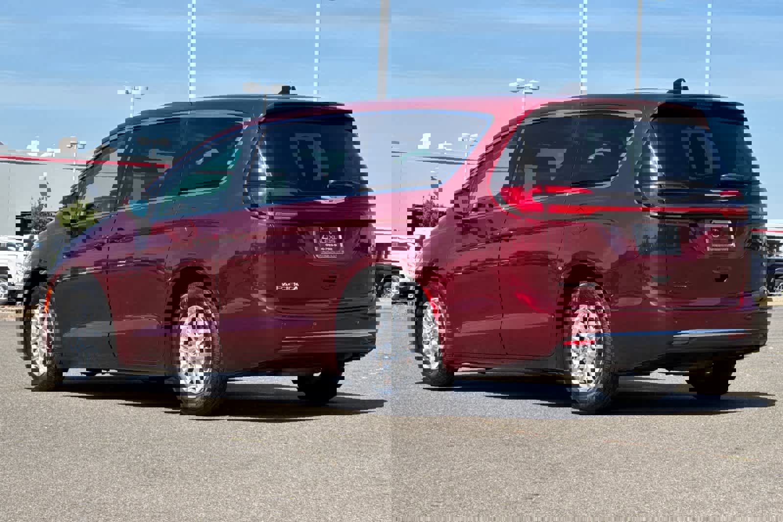 Used 2023 Chrysler Pacifica Touring-L image 7