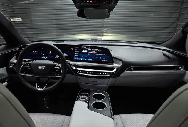 Used 2024 Cadillac Lyriq Luxury RWD image 12