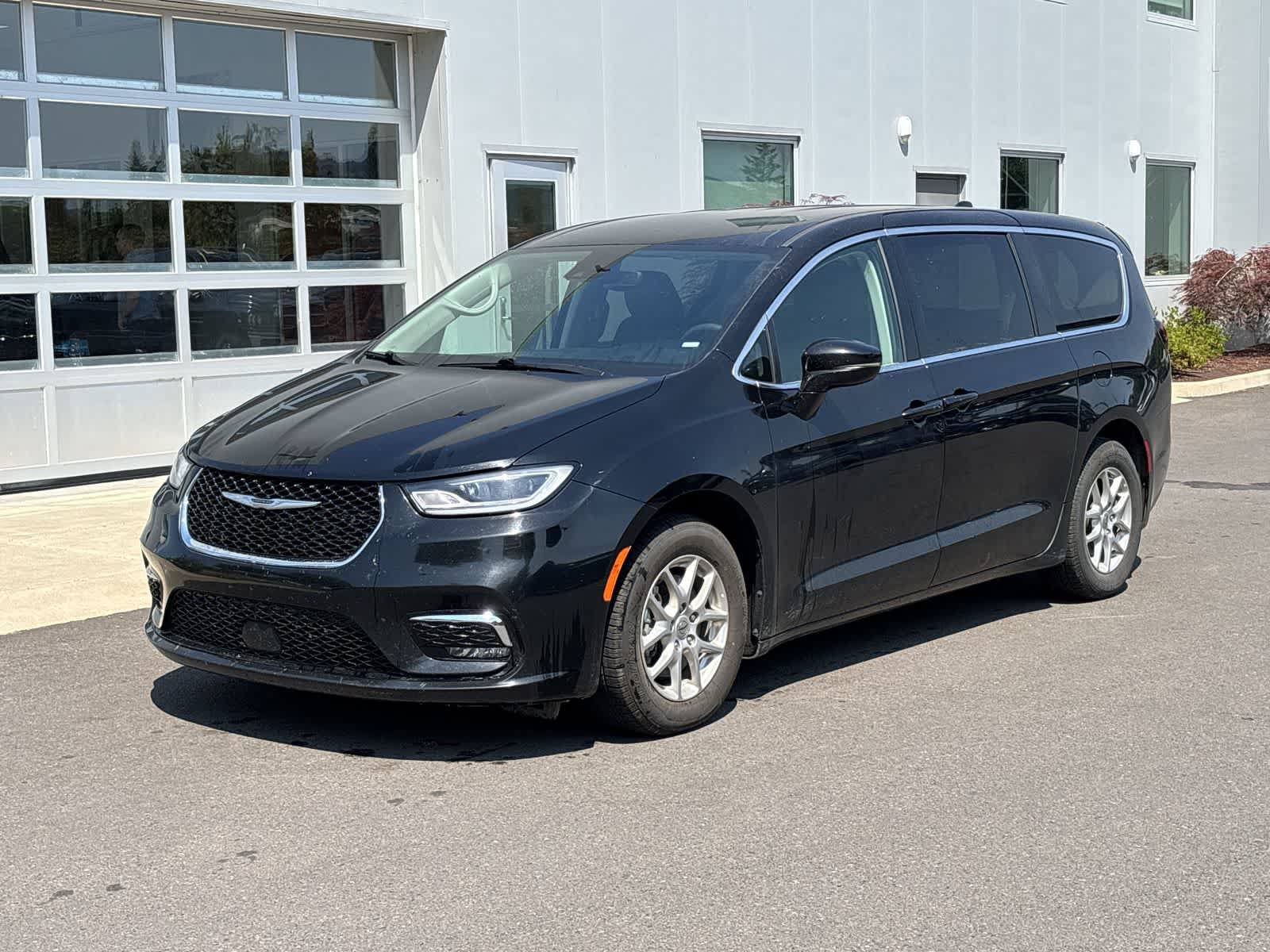 Used 2024 Chrysler Pacifica Touring-L