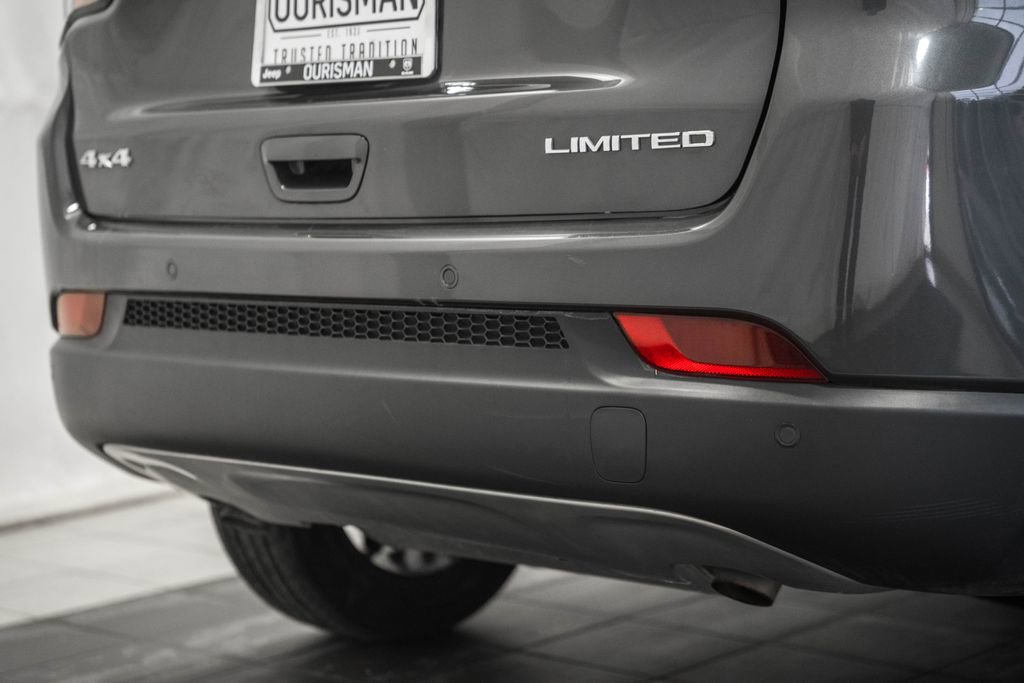 Used 2024 Jeep Compass Limited w/ Sun and Sound Group image 11