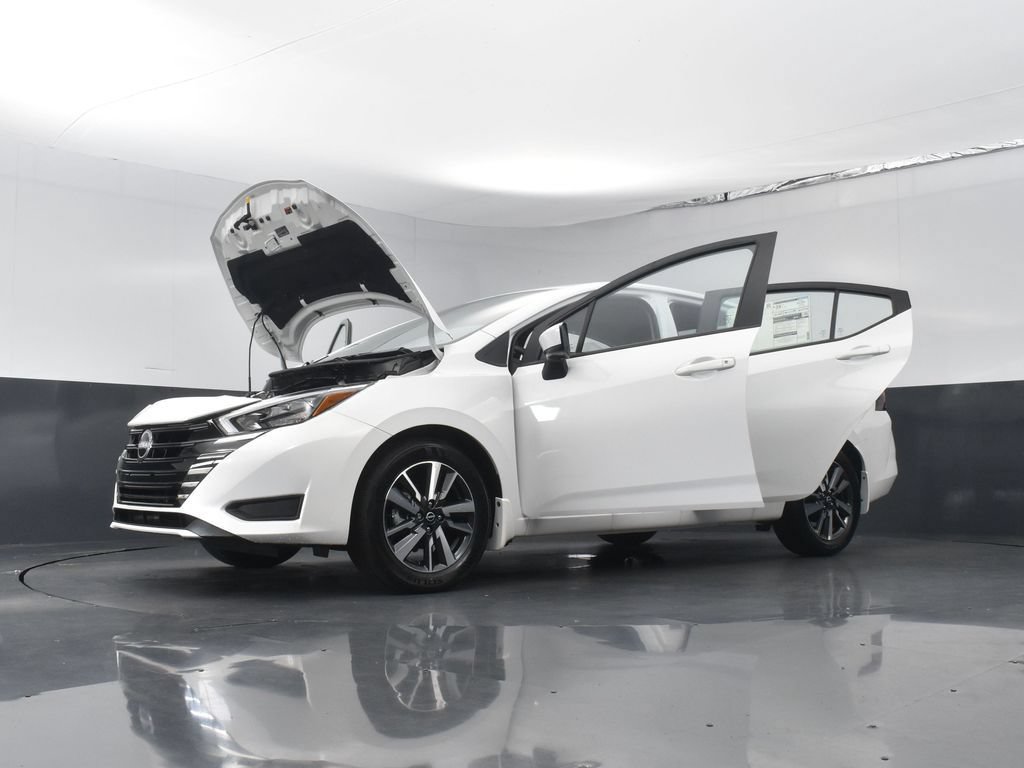 New 2025 Nissan Versa SV w/ Trunk Package FWD image 29