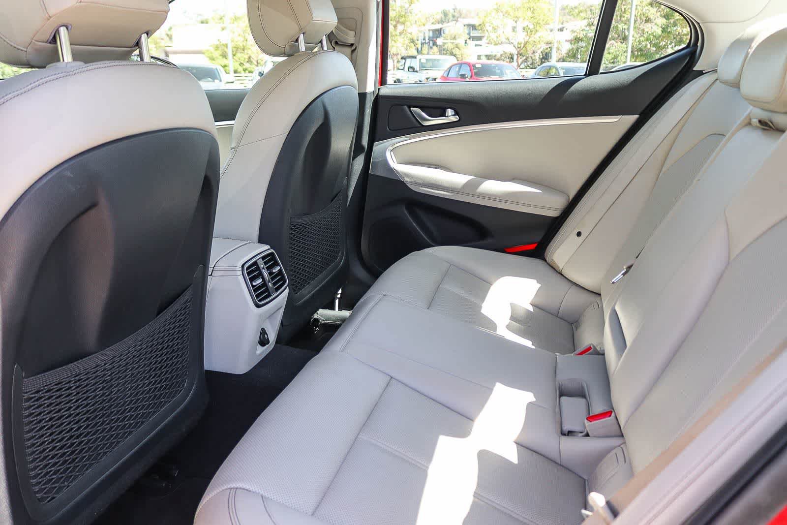 Used 2019 Genesis G70 2.0T Advanced RWD image 17
